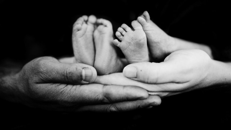 Un milagro de la ciencia: una mujer ugandesa de 70 años se convierte en madre de gemelos