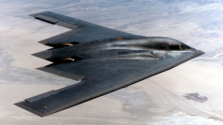 Estados Unidos autoriza a su avión más moderno poder llevar bombas nucleares