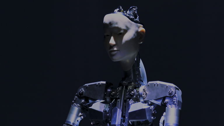 El robot humanoide Alter3 imita todo lo que le dicen sus creadores, pero da miedo verlo