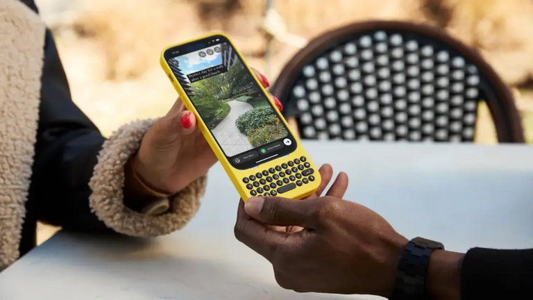 El teclado físico llega a los iPhone en forma de accesorio que nadie había pedido