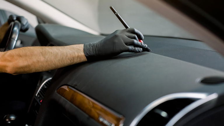 Cómo limpiar el interior de tu coche usando productos caseros