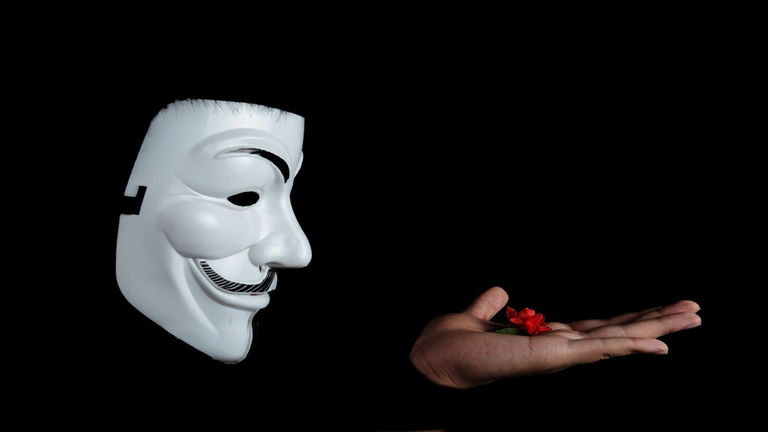 Los hackers de Anonymous declaran la guerra a Rusia: han atacado el sitio web estatal de noticias