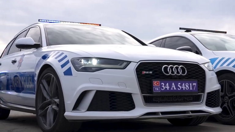 La policía turca incorpora a su parque de vehículos coches de Ferrari, Porsche y Audi