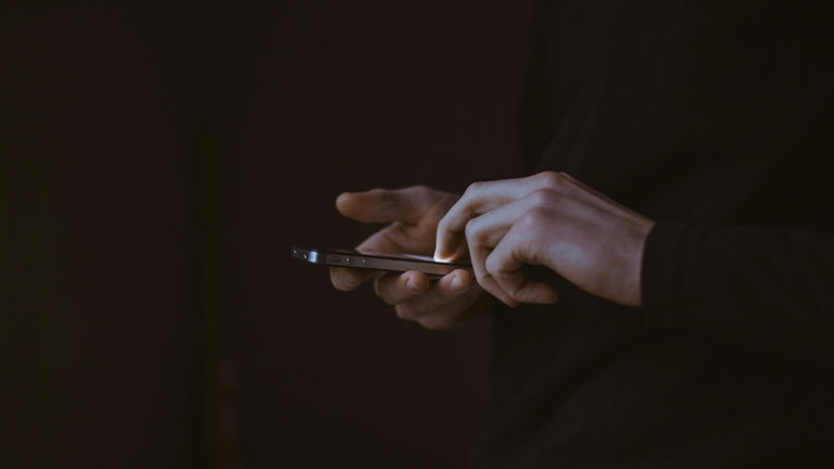 El 'modo antirrobo' llega a iOS 17.3: instala la versión más reciente del software de Apple