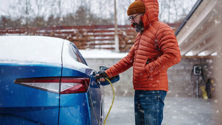 Cargar un coche eléctrico a temperaturas bajo cero: qué debes saber