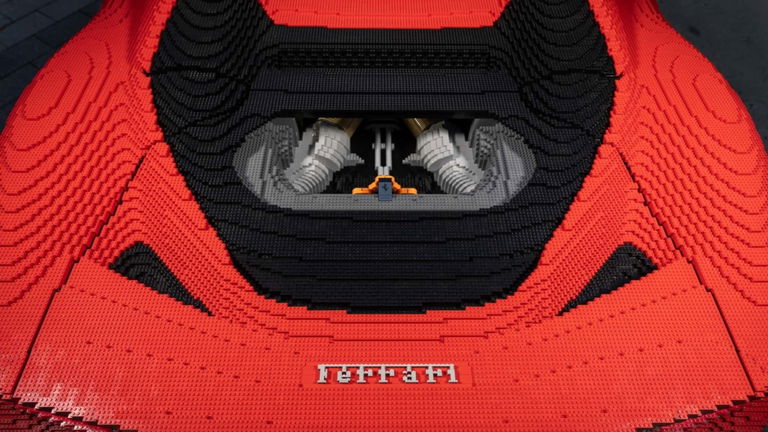 Es un superdeportivo de Ferrari y es único: ha sido construido a escala real con bloques de Lego