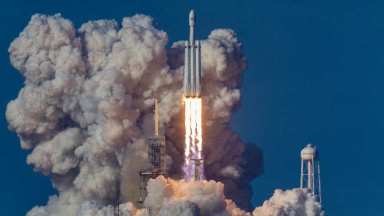 SpaceX de Elon Musk lanza satélites militares con un importante propósito: rastrear misiles enemigos