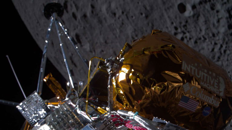 El tropiezo del módulo Odysseus al tocar la superficie de la Luna: se cayó y reposa de costado