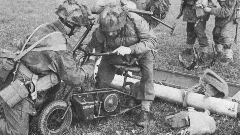 Las minimotos tienen su origen en la Segunda Guerra Mundial y fueron usadas por el ejército británico