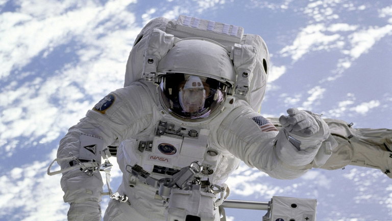 Un astronauta aprovecha su último día en el espacio para sacar una espectacular fotografía de las Pirámides