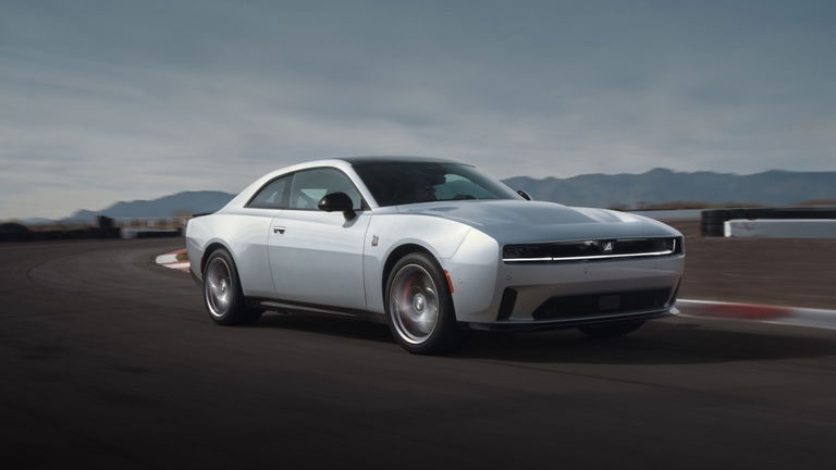 Dodge presenta el primer muscle car totalmente eléctrico del planeta: tiene 670 caballos de fuerza