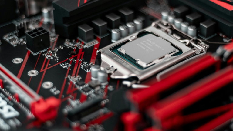 La tensión entre China y EEUU escala: el país asiático bloquea el uso de chips AMD e Intel en el gobierno
