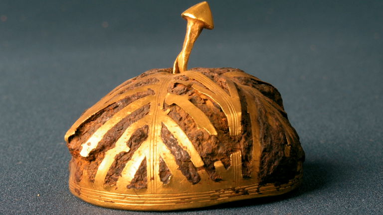 Es un tesoro encontrado en España hace mucho tiempo y una parte viene del espacio exterior