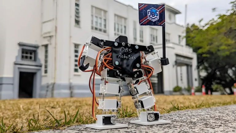 Un grupo de estudiantes de robótica crean el robot humanoide más pequeño del mundo: ha sido impreso en 3D