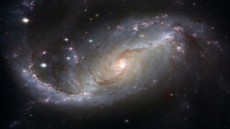 Está en el espacio y han descubierto que contiene más agua que todos los océanos de la Tierra juntos