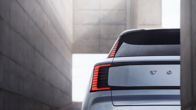 Volvo reducirá el tiempo de carga de sus coches eléctricos hasta un 30% gracias a su última asociación