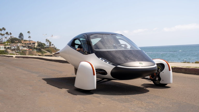 Aptera Motors, en qué posición está el único fabricante de coches eléctricos con paneles solares que queda