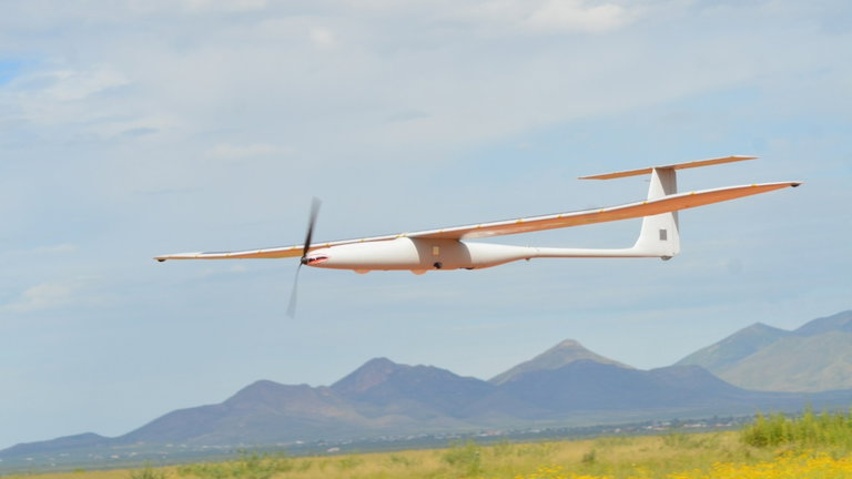 La marina de USA tiene un nuevo juguete: es un dron, funciona con luz solar y puede volar durante 3 días