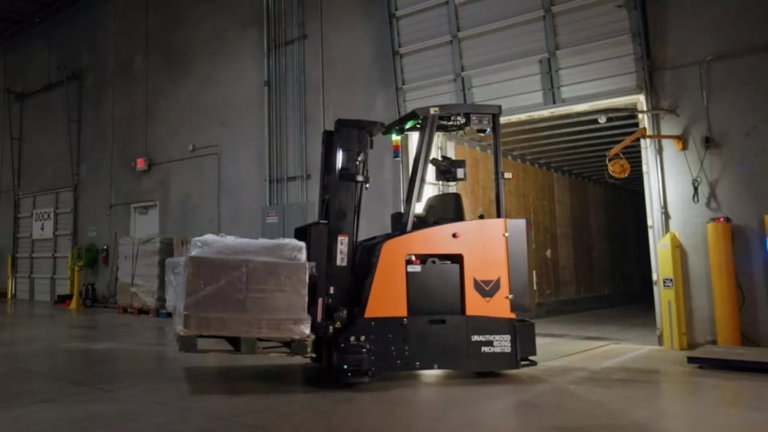 Lo último en robotización: Walmart ya está usando carretillas elevadoras autónomas gracias a la IA