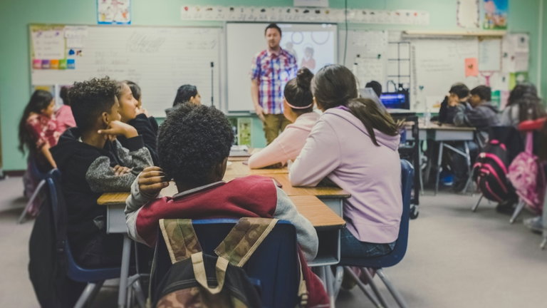 Una IA corregirá los exámenes de los estudiantes de Texas y te contamos como lo hará