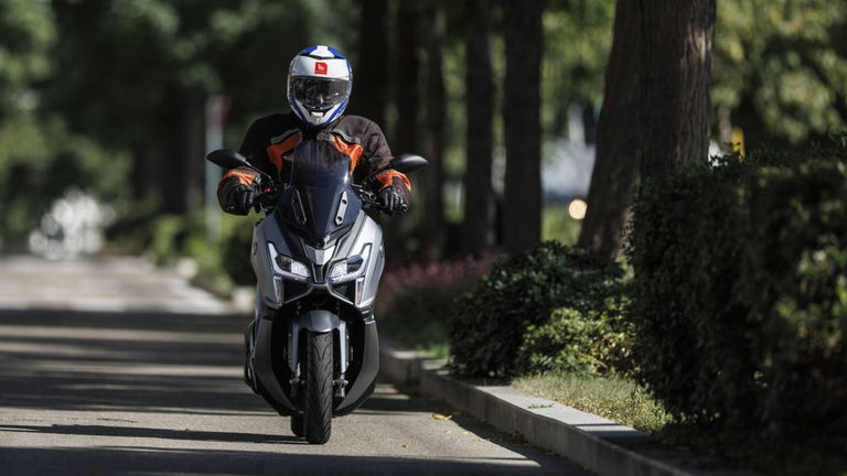 Qué carnet de conducir se necesita para poder llevar una moto de 125 centímetros cúbicos