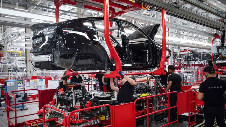 Tesla se rinde al mercado y baja los precios de sus coches