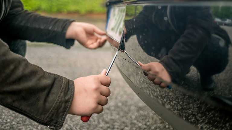 Qué pasa si te roban la matrícula del coche o si la pierdes