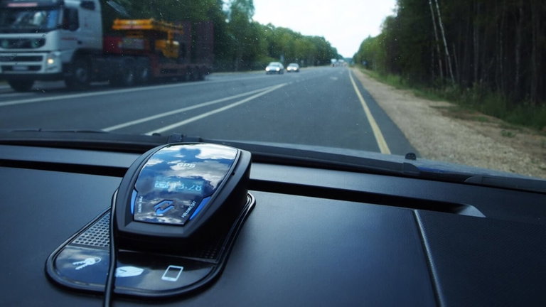 6.000 euros de multa y 6 puntos del carnet de conducir: nunca jamás instales este dispositivo en tu coche