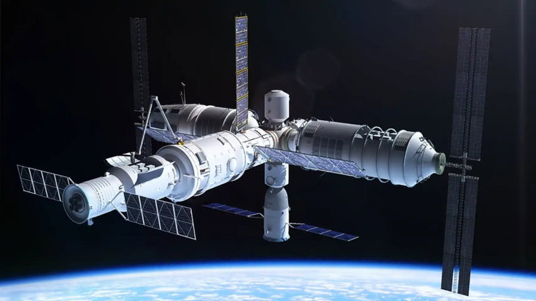 Un grupo de astronautas chinos logran el récord de horas trabajando fuera de la nave
