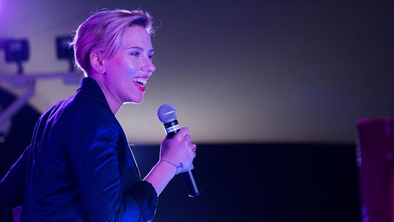 OpenAI retira la voz que imitaba a Scarlett Johansson en ChatGPT, aunque la polémica con la actriz se acentúa