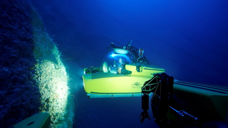 Este multimillonario quiere desafiar a la muerte y descender a los restos del Titanic en submarino
