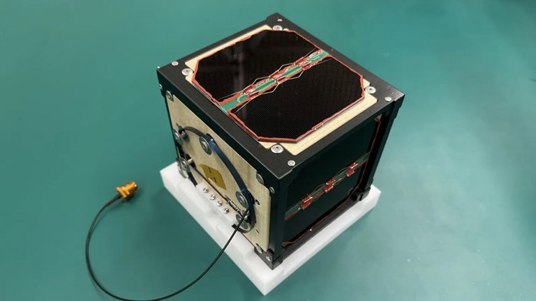 SpaceX será la encargada de poner en órbita un nuevo satélite fabricado en madera que no contamina