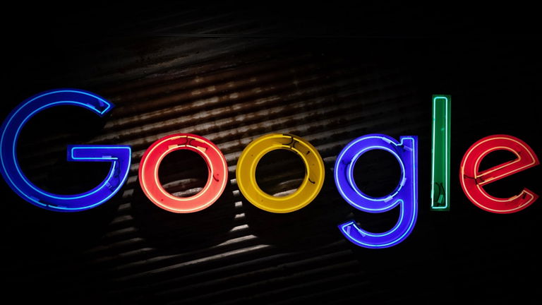 Google provoca risas con su nuevo motor de búsqueda IA: pide que comamos piedras y pizza con pegamento