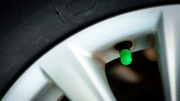 Qué significa el tapón verde de los neumáticos del coche