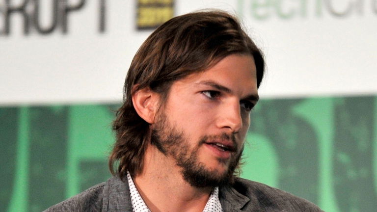 Ashton Kutcher alucina con Sora de OpenAI y vaticina que podremos 'renderizar una película completa'