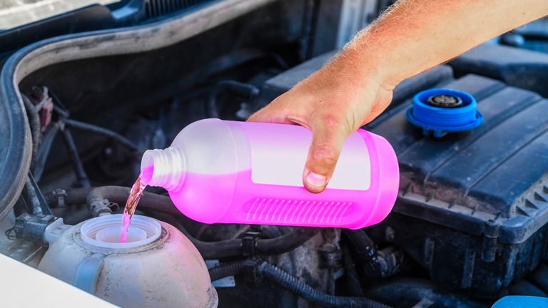 Cómo revisar el anticongelante del coche