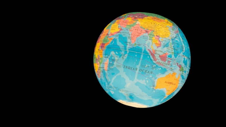 Los científicos no saben explicar por qué los humanos llamamos a nuestro planeta Tierra