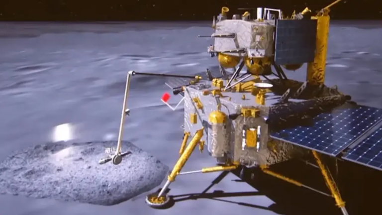 China hace historia en el lado oculto de la Luna: despliega la bandera del país y regresa con muestras