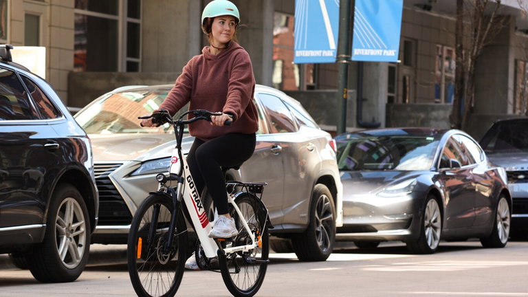 Estados Unidos ve los coches eléctricos chinos como un problema, pero las bicis eléctricas colonizan el país