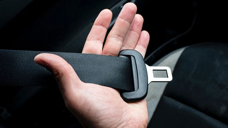 ¿Vas a comprar un coche de segunda mano? Este detalle del cinturón de seguridad es crucial para que no te estafen