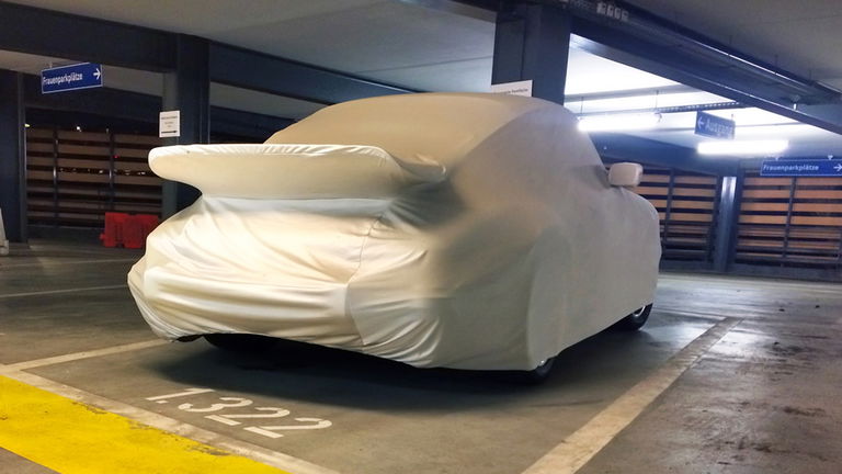¿Se puede tener aparcado un coche sin seguro en una propiedad privada?