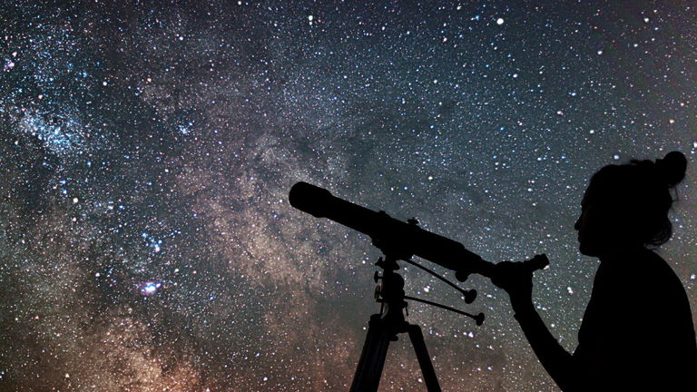 Cómo ver la galaxia Andrómeda con y sin telescopio