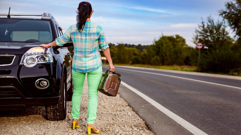 ¿Es peligroso conducir en reserva de forma habitual?