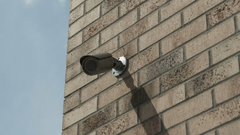 Una comunidad de vecinos decidió instalar cámaras de vigilancia y ha acabado con una multa de la AEPD