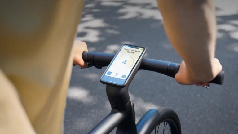 Una empresa presenta un nuevo juego, genial para incentivar que los usuarios usen bicicletas eléctricas