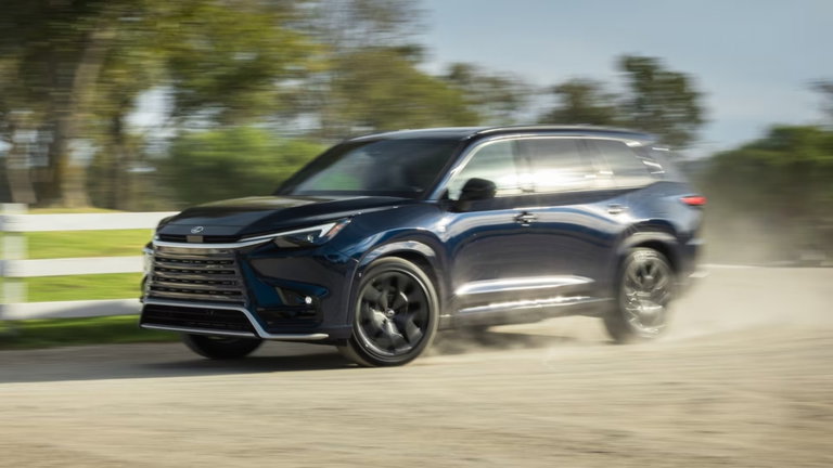 Es de Toyota y ya se encuentra a la venta. Es el SUV híbrido más caro del 2024