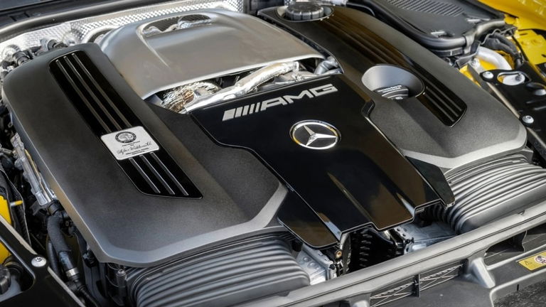 Mercedes da marcha atrás a sus proyectos con coches eléctricos. Seguirá mejorando la combustión interna