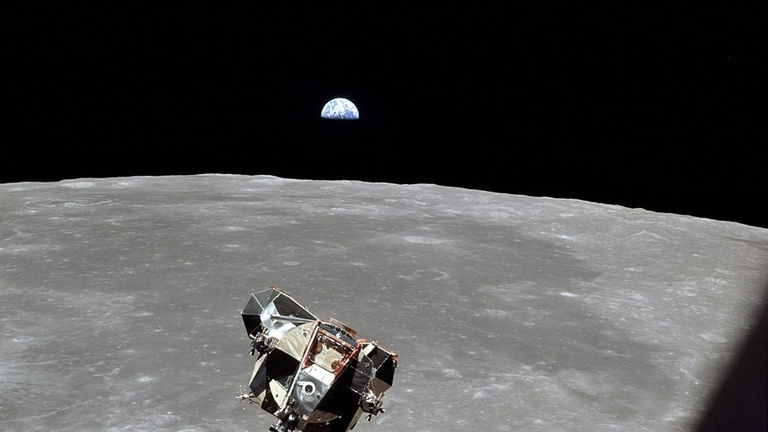 Por qué no se ven estrellas en las fotos de la Luna