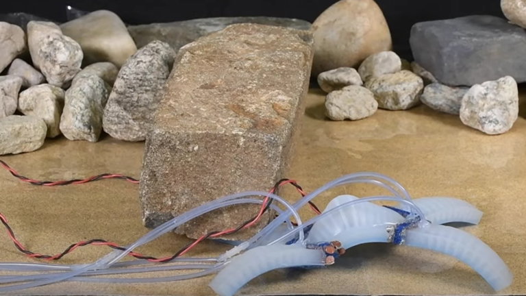 Un grupo de ingenieros desarrolla un robot autónomo que puede fusionarse con otras partes