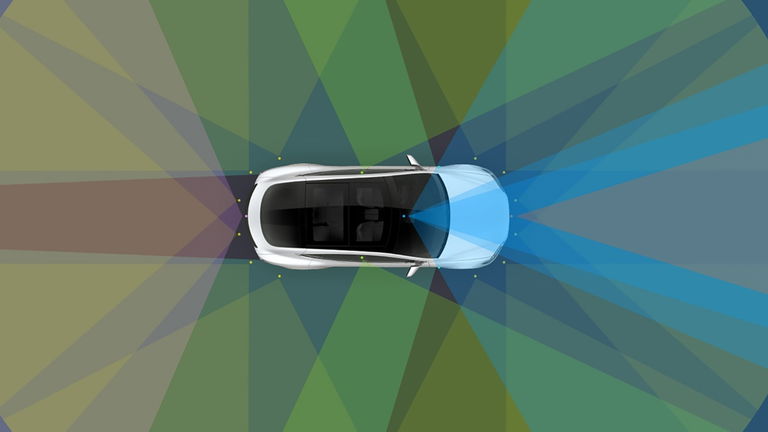 Tesla retrasa la presentación del robotaxi y Elon Musk explica los motivos de esta decisión